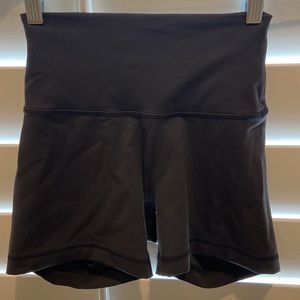 Lululemon Wunder Train shorts